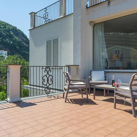 Casa Gege', For Up To 5 Guests, Shared Pool, Sorrento Center Apartment Bagian luar foto
