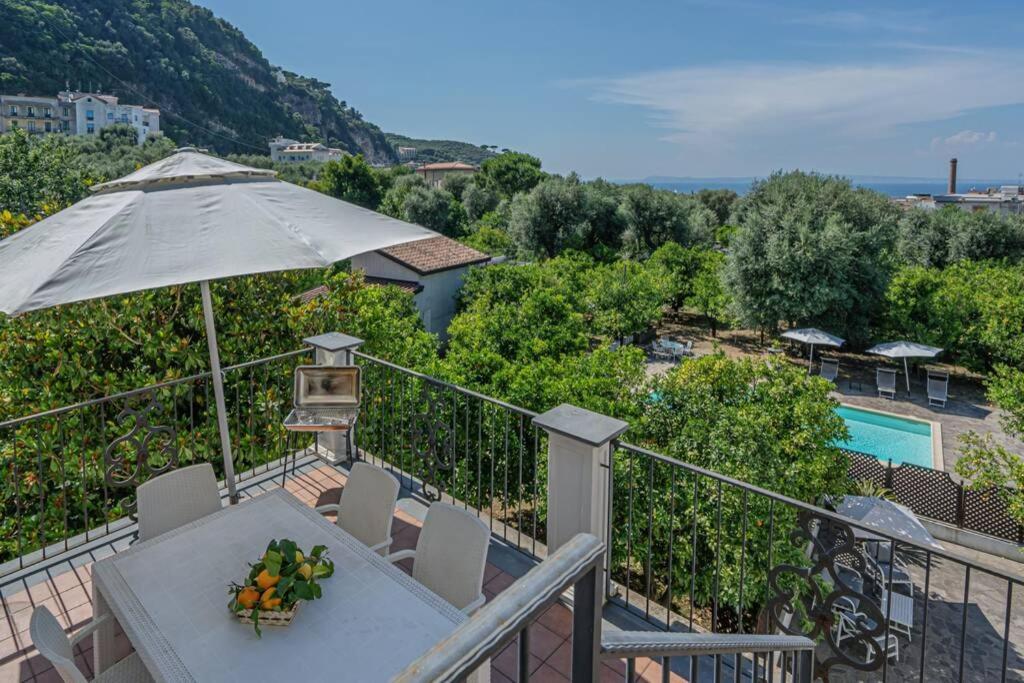 Casa Gege', For Up To 5 Guests, Shared Pool, Sorrento Center Apartment Bagian luar foto