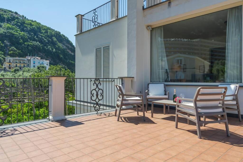 Casa Gege', For Up To 5 Guests, Shared Pool, Sorrento Center Apartment Bagian luar foto